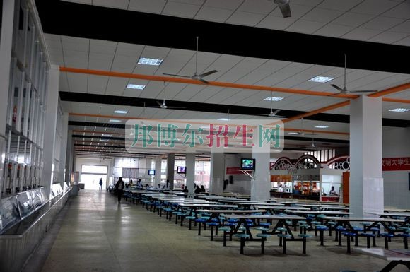 湖南商務(wù)職業(yè)技術(shù)學(xué)院宿舍條件、住宿好嗎、寢室情況