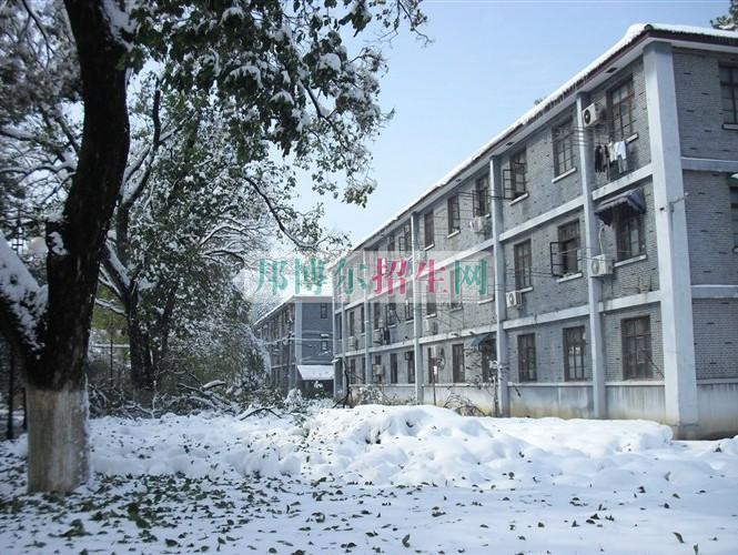 安徽農業(yè)大學經濟技術學院招生辦聯(lián)系電話