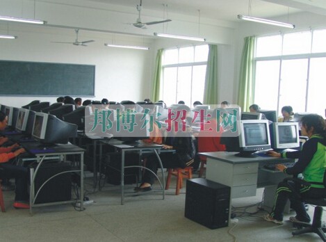 眉山市華川中等職業(yè)學校