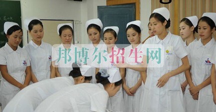 關(guān)于高級護理的大專學校