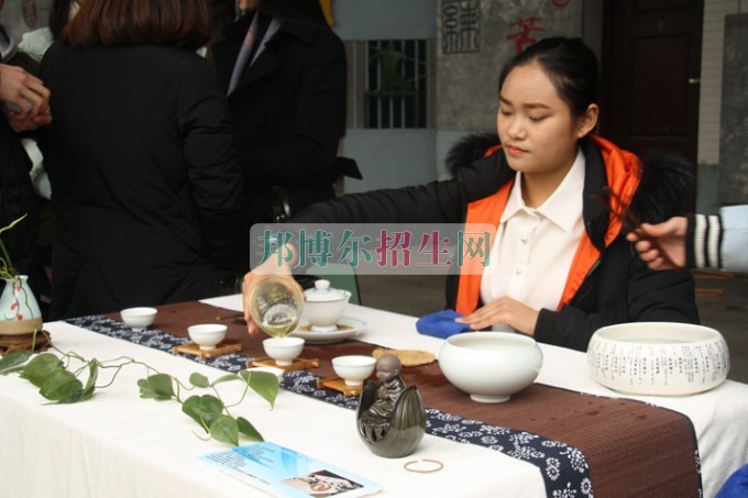 天府新區(qū)成人中等專業(yè)學(xué)校“美好新區(qū)，千年廣都”