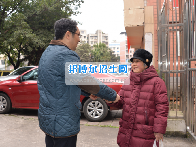 川南幼兒師范高等?？茖W校領導帶隊慰問生活困難教職工、老黨員和老干部