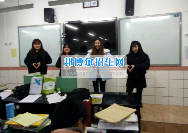 川南幼兒師范高等專科學(xué)校學(xué)前教育一系開(kāi)展“感恩”主題系列教育活動(dòng)