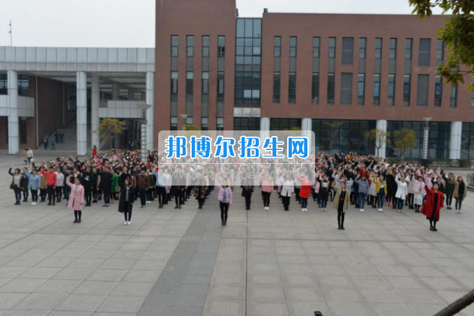 川南幼兒師范高等專科學校開展“感恩”主題教育活動培養(yǎng)學生良好道德品質