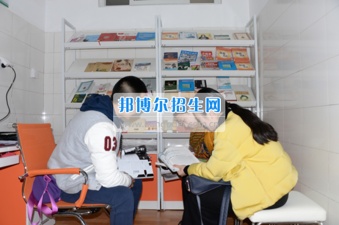 川南幼兒師范高等?？茖W(xué)校黨團(tuán)工作站、圖書(shū)漂流站在學(xué)生公寓正式運(yùn)行