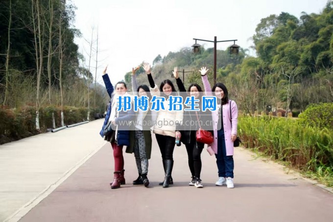 四川省樂山市第一職業(yè)高級中學(xué)春風(fēng)十里，不如你