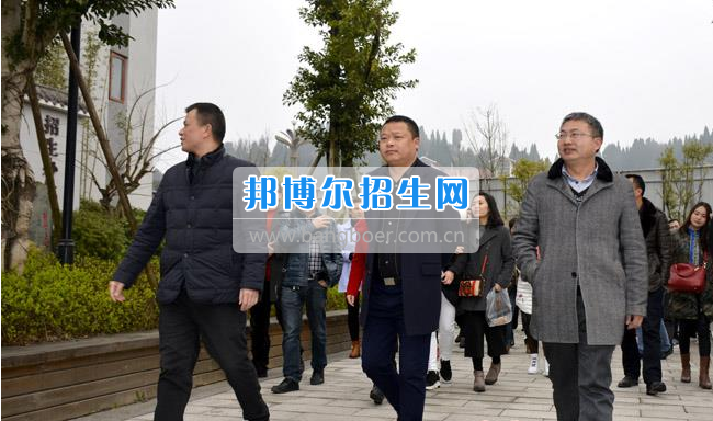 南充市建華職業(yè)中學(xué)開展“請進(jìn)來，走出去”校際交流活動