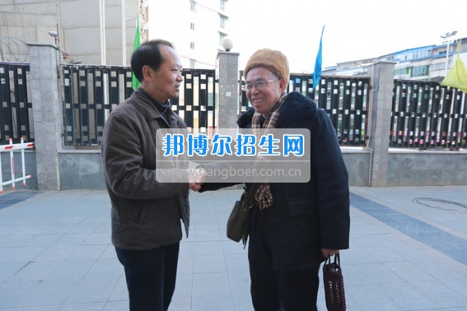 川北幼兒師范高等專(zhuān)科學(xué)校黨委書(shū)記張斌走訪(fǎng)慰問(wèn)學(xué)校離退休老同志