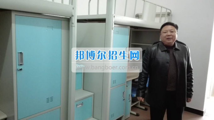川北幼兒師范高等?？茖W校張廷鑫校長帶隊考察學生公寓設備