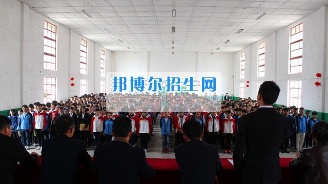 馨知心集團(tuán)、云南動(dòng)高鐵普鐵公司、上海大眾等多家單位在我校舉辦招聘會(huì)