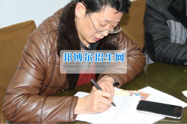 重慶市涪陵信息技術(shù)學(xué)校“兩學(xué)一做”專題組織生活會(huì)扎實(shí)開(kāi)展