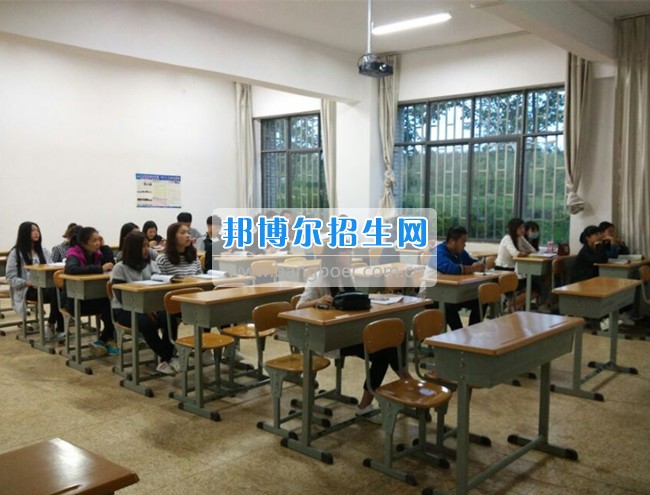 云南商務(wù)職業(yè)學(xué)院召開“機場凈空安全保護”主題班會