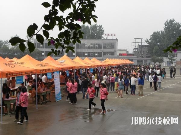 四川人民醫(yī)院護(hù)士學(xué)校2019年報名條件、招生對象