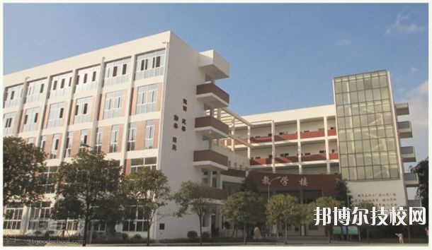 四川經(jīng)濟(jì)貿(mào)易學(xué)校2018年報(bào)名條件、招生對(duì)象
