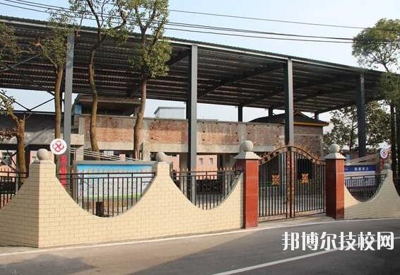 重慶工商學校2020年報名條件、招生要求、招生對象