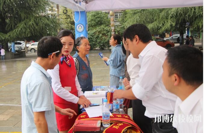 六枝特區(qū)職業(yè)技術(shù)學(xué)校2020年報(bào)名條件、招生要求、招生對(duì)象