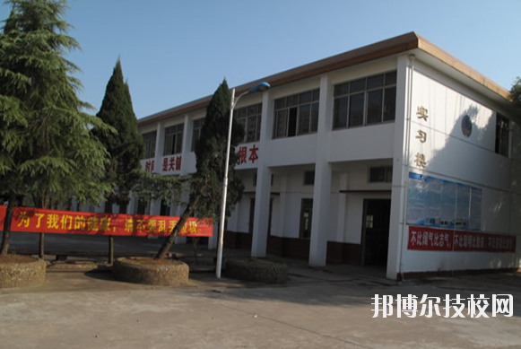 贛州應用技術職業(yè)學校2020年招生辦聯系電話 