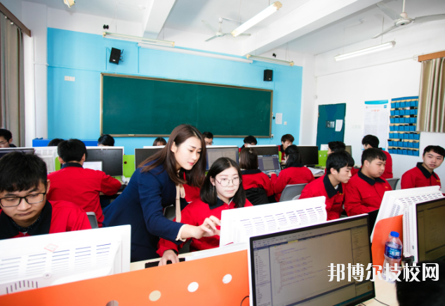 江西機(jī)械高級(jí)技工學(xué)校2020年學(xué)費(fèi)、收費(fèi)多少
