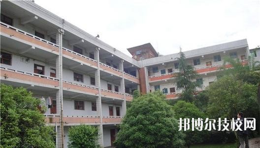 清鎮(zhèn)中等職業(yè)技術(shù)學(xué)校2020年報(bào)名條件、招生要求、招生對(duì)象