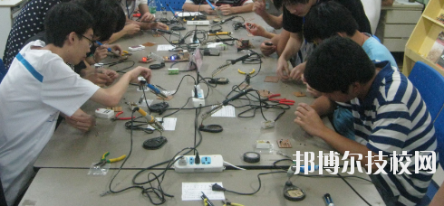 景泰縣京華職業(yè)中學(xué)2020年招生辦聯(lián)系電話(huà)