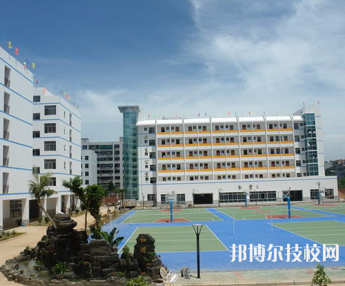 重慶萬(wàn)州三峽服裝藝術(shù)學(xué)校怎么樣、好不好