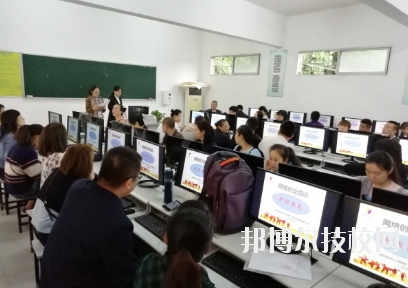 重慶現(xiàn)代技工學(xué)校2020年報名條件、招生要求、招生對象