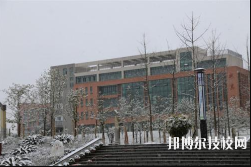 重慶榮昌職業(yè)教育中心2020年報名條件、招生要求、招生對象