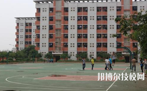重慶大足職業(yè)教育中心2020年報(bào)名條件、招生要求、招生對(duì)象