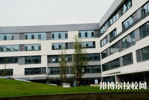 安龍職業(yè)技術(shù)學校2020年報名條件、招生要求、招生對象