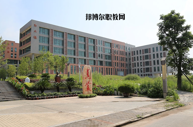重慶榮昌區(qū)職業(yè)教育中心2020年報名條件、招生要求、招生對象