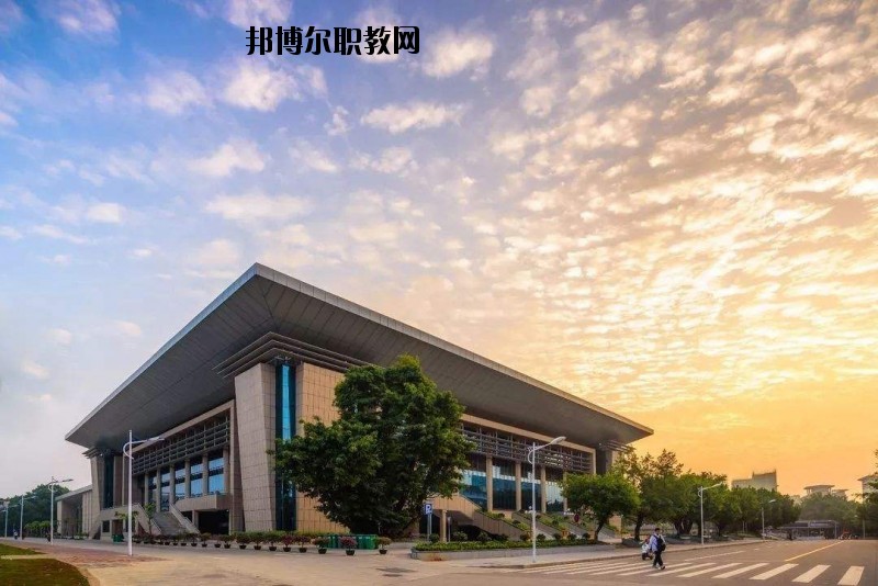 咸寧生物機電工程學(xué)校2020年報名條件、招生要求、招生對象