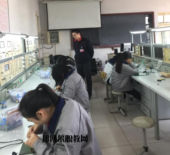 石家莊機(jī)械技工學(xué)校2020年報名條件、招生要求、招生對象