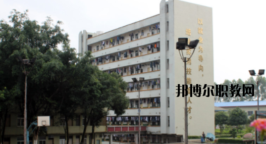 廣西梧州商貿(mào)學(xué)校2020年報名條件、招生要求、招生對象 