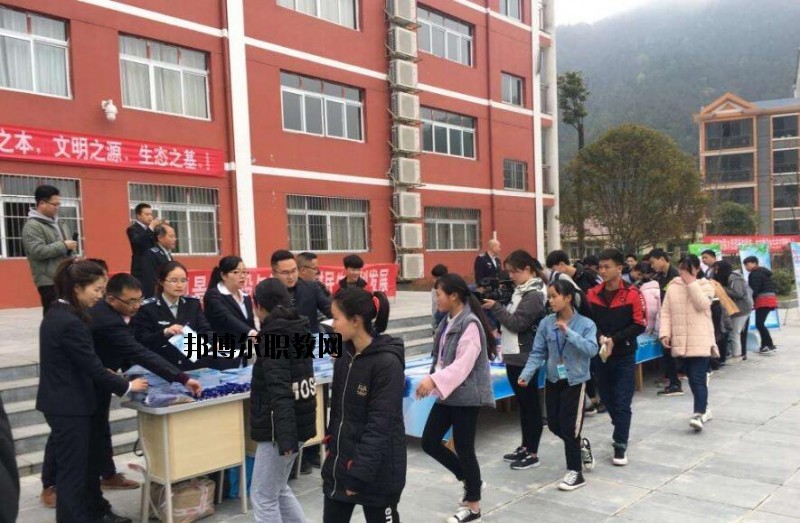 錦屏中等職業(yè)技術(shù)學校2020年報名條件、招生要求、招生對象