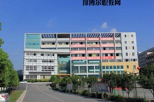 遵義博導(dǎo)網(wǎng)絡(luò)職業(yè)技術(shù)學(xué)校2020年報(bào)名條件、招生要求、招生對(duì)象