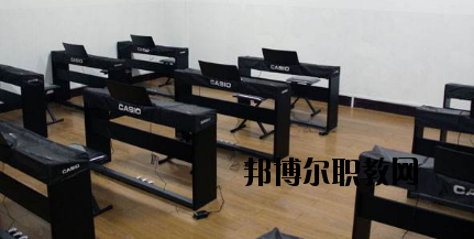 酒泉農(nóng)墾技工學(xué)校2020年報名條件、招生要求、招生對象