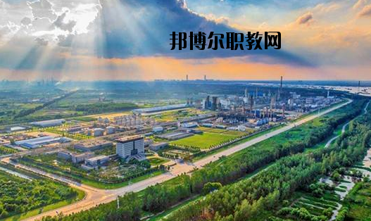 湖北工業(yè)經濟學校3