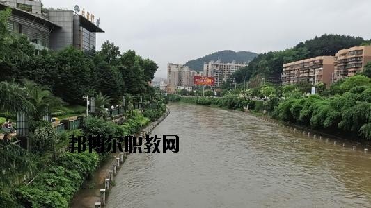 貴陽長征職業(yè)技術(shù)學(xué)校2020年報名條件、招生要求、招生對象
