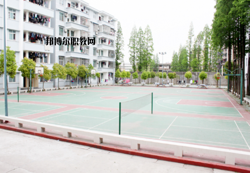 湖北潛江衛(wèi)生學(xué)校2020年報名條件、招生要求、招生對象
