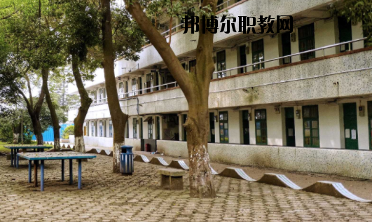 柳州汽車運輸技工學(xué)校2020年報名條件、招生要求、招生對象