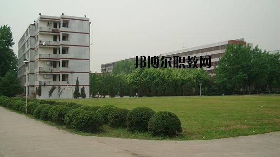 四川省工業(yè)貿(mào)易學校2020年報名條件、招生要求、招生對象