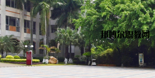 廣州旅游商務(wù)職業(yè)學(xué)校2020年招生辦聯(lián)系電話(huà)