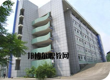 東興區(qū)東方科技職業(yè)技術(shù)學校2020年報名條件、招生要求、招生對象