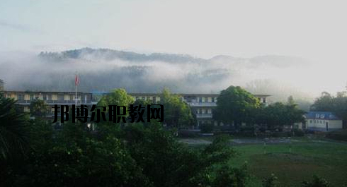 東興中等職業(yè)技術學校2020年報名條件、招生要求、招生對象 