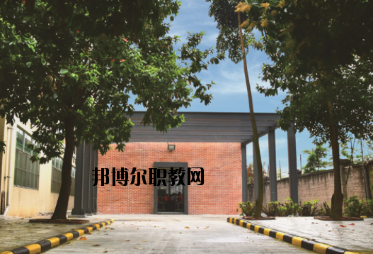 廣州華風(fēng)技工學(xué)校2020年報名條件、招生要求、招生對象