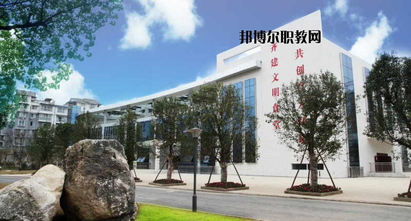 四川服裝藝術(shù)學(xué)校2020年報(bào)名條件、招生要求、招生對象