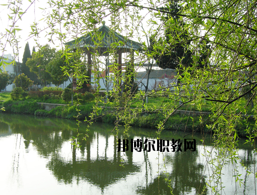 蕪湖商貿(mào)工業(yè)學校2020年報名條件、招生要求、招生對象