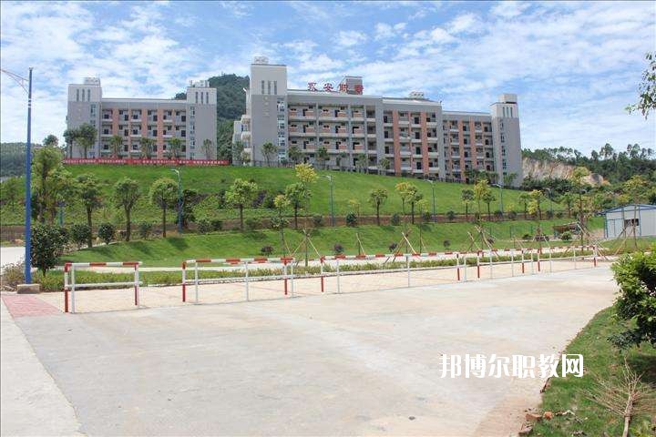 延津無線電技術(shù)學(xué)校2021年報(bào)名條件、招生要求、招生對(duì)象