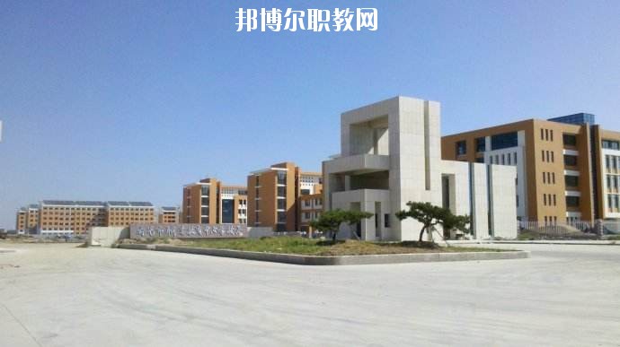 確山縣職業(yè)教育中心2021年報名條件、招生要求、招生對象