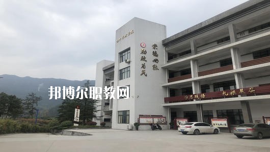 四川省巴中市職業(yè)中學(xué)2020年報名條件、招生要求、招生對象